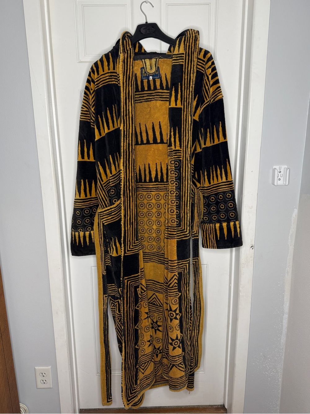 Classic Robes London Hooded Towel Robe in Black & Mustard